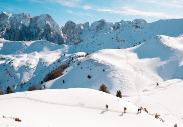 raditional houses in Vusanje with Plav and Gusinje mountain scenery in the background.