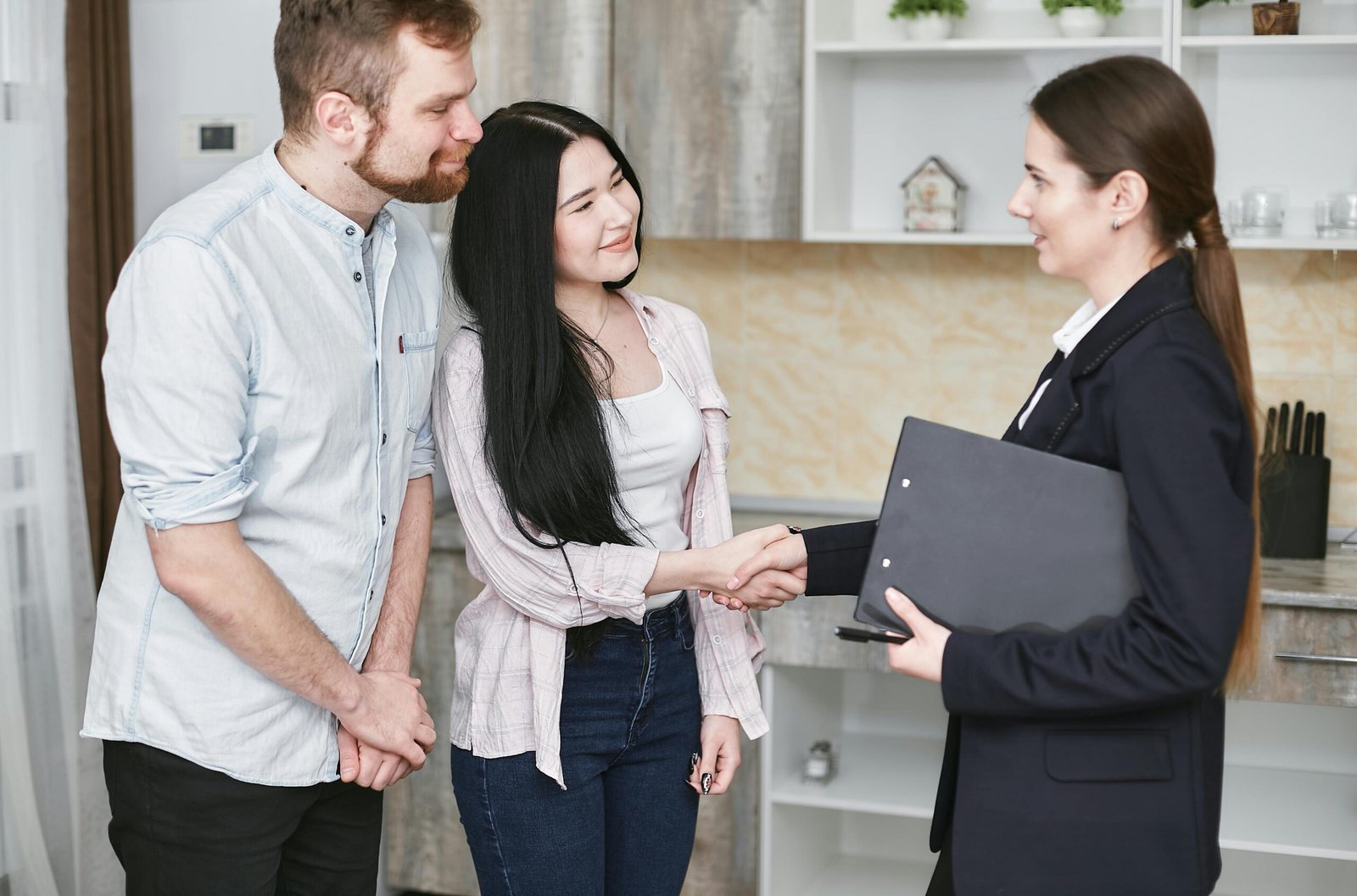 Elderly woman meeting with an agent to choose the best insurance for seniors coverage.