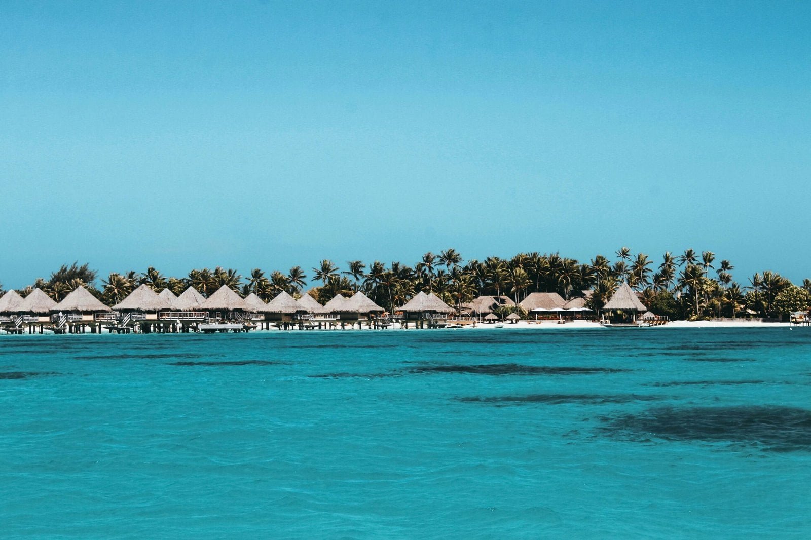 Best Time to Travel to Bora Bora: A Complete Educational Guide 6 Turquoise lagoon and overwater bungalows in Bora Bora during dry season
